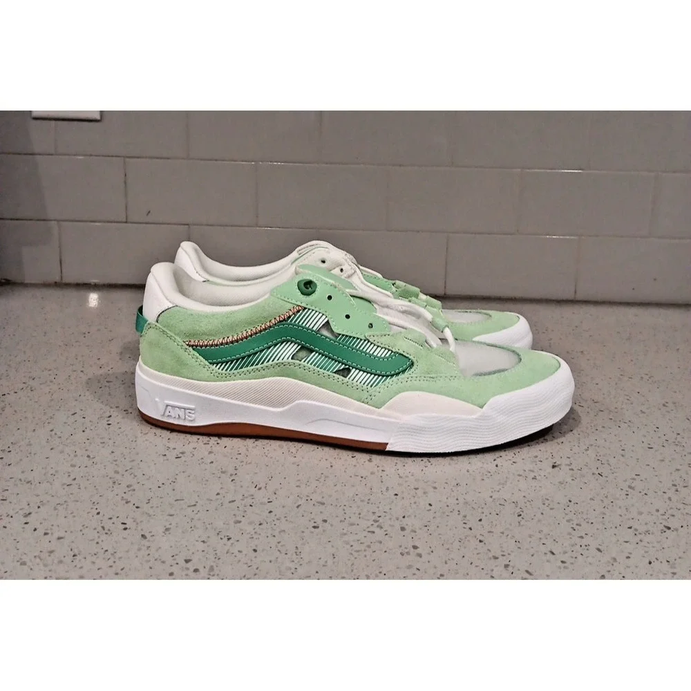 new Vans Men's size 10.5 skate 2 Wayvee green/gum sk8 shoes